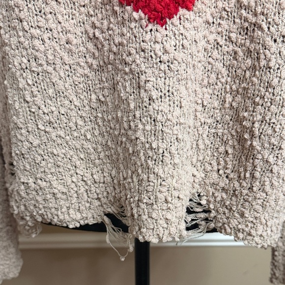 POL Beige Sweater with Red Heart - Picture 4 of 9